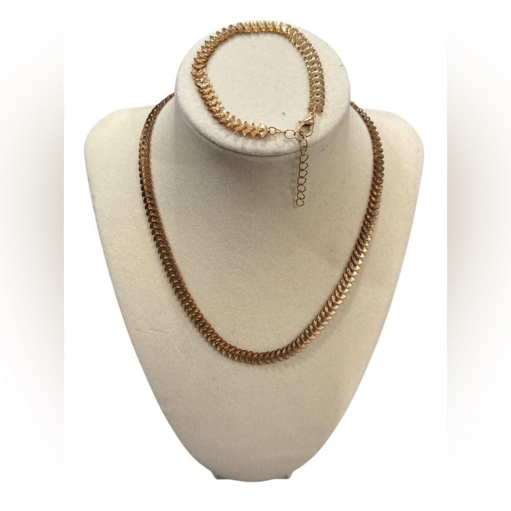 Costume Gold Necklace and Bracelet Set